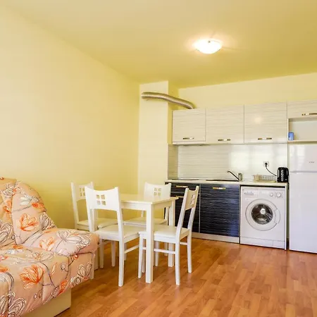 Apartment Lucky Seasons под наем в град