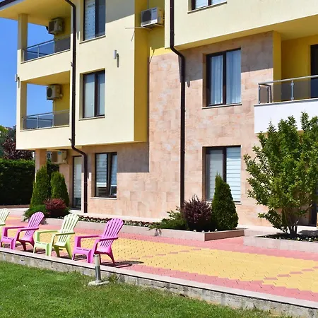 Lucky Seasons под наем в град Apartment *