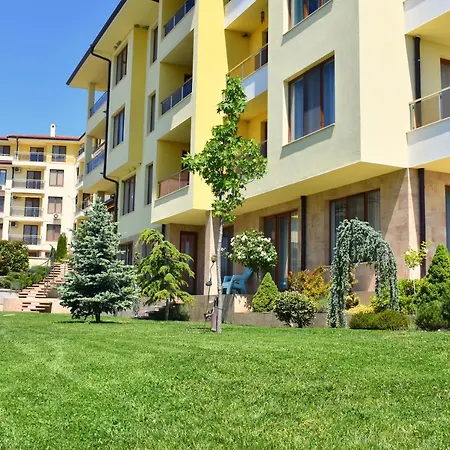 Apartment Lucky Seasons под наем в град